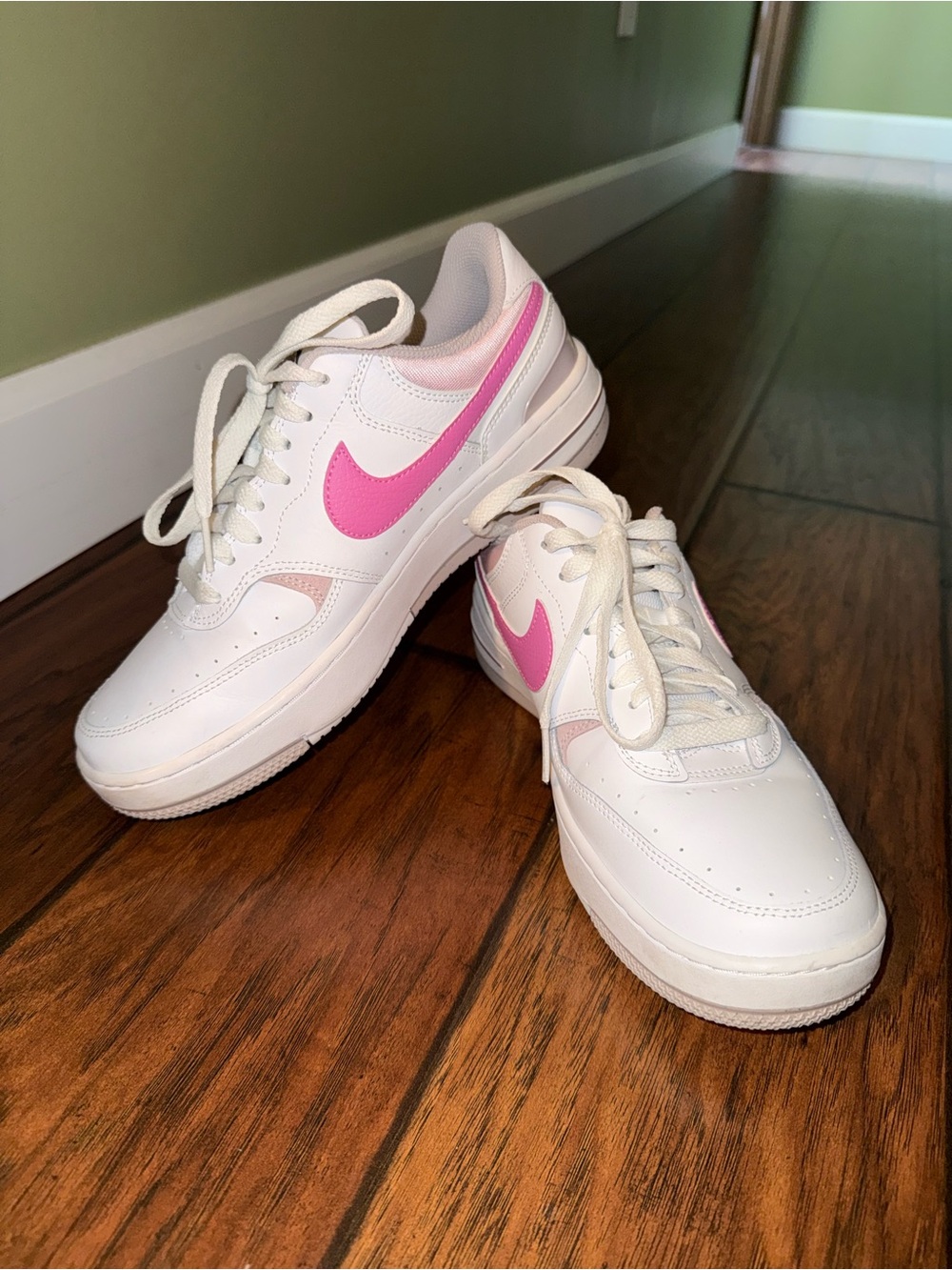 Nike Women's White Sneakers with Pink Swoosh Accent